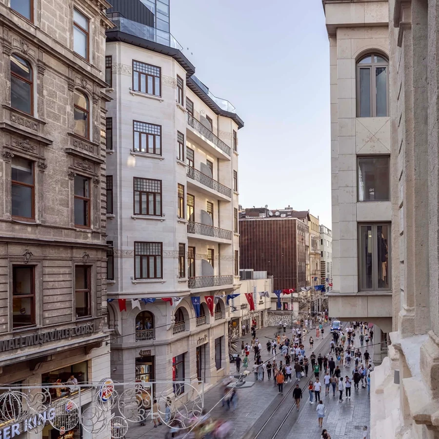 İzotim tarafından İş Bankası Resim Heykel Müzesi projesinde yapılan dış cephe uygulamaları
