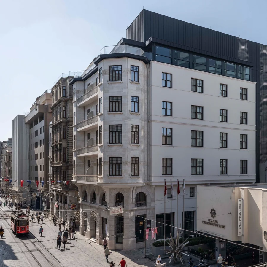İzotim tarafından İş Bankası Resim Heykel Müzesi projesinde yapılan dış cephe uygulamaları