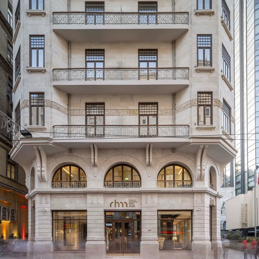 İzotim tarafından İş Bankası Resim Heykel Müzesi projesinde yapılan dış cephe uygulamaları