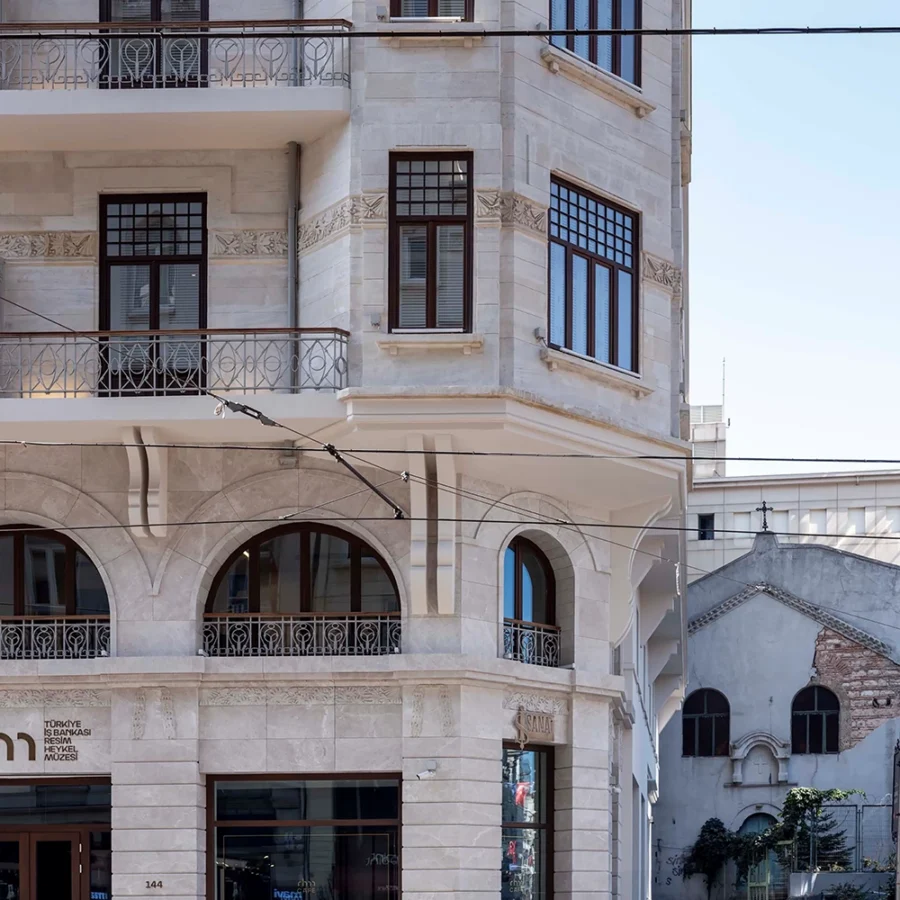 İzotim tarafından İş Bankası Resim Heykel Müzesi projesinde yapılan dış cephe uygulamaları