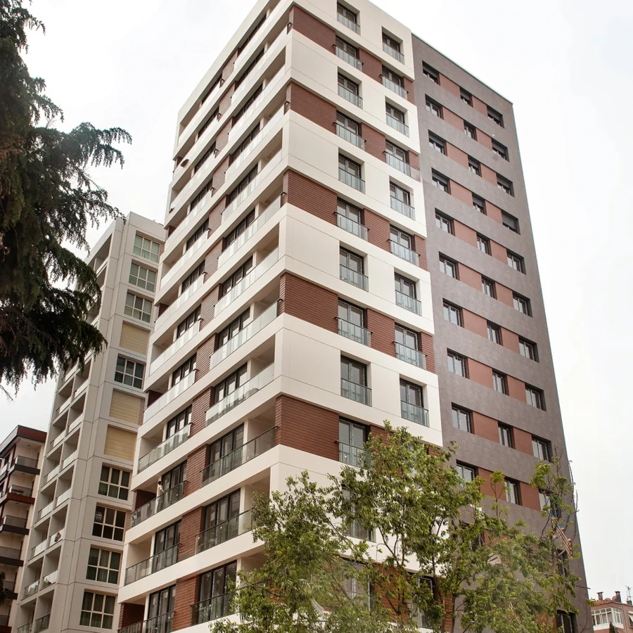 Von İzotim im Rahmen des Projekts „Aksoylar-Wohnblock“ durchgeführte Fassadenarbeiten