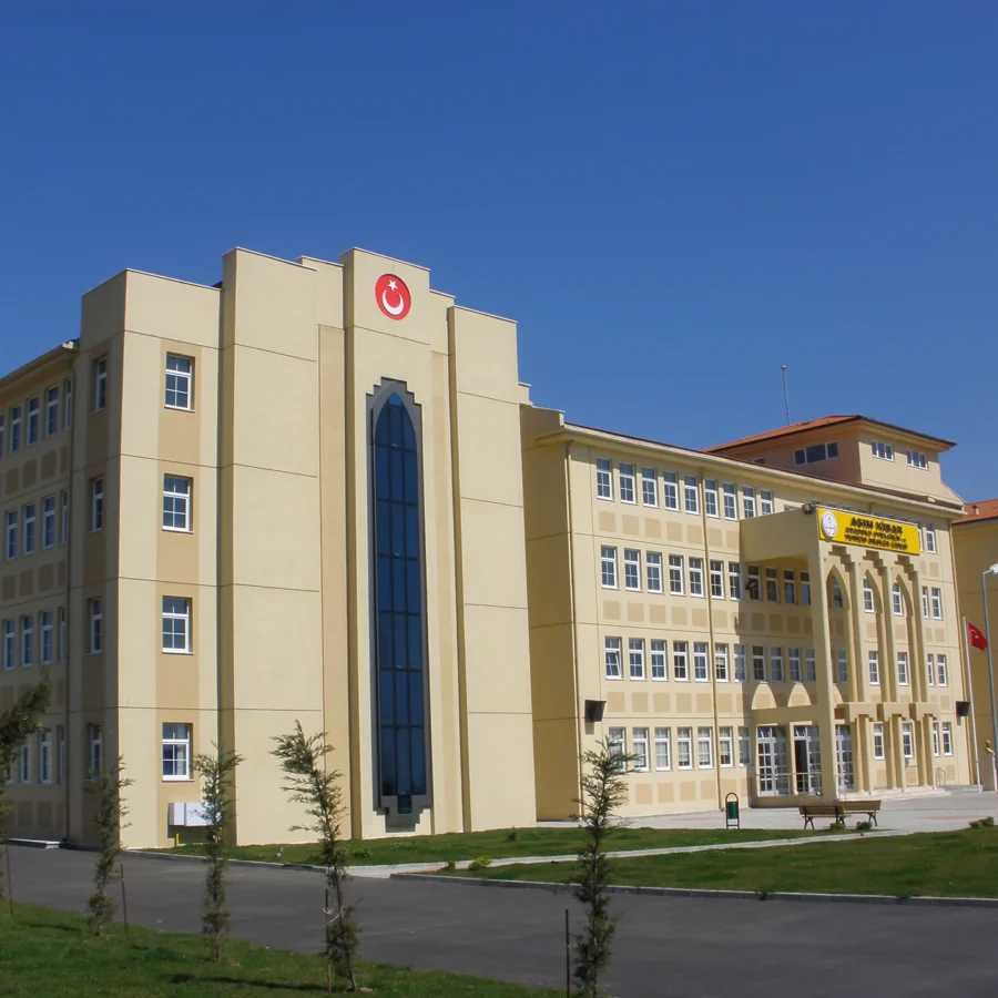 İzotim tarafından Asım Kibar Anadolu Otelcilik ve Turizm Meslek Lisesi projesinde yapılan dış cephe uygulamaları