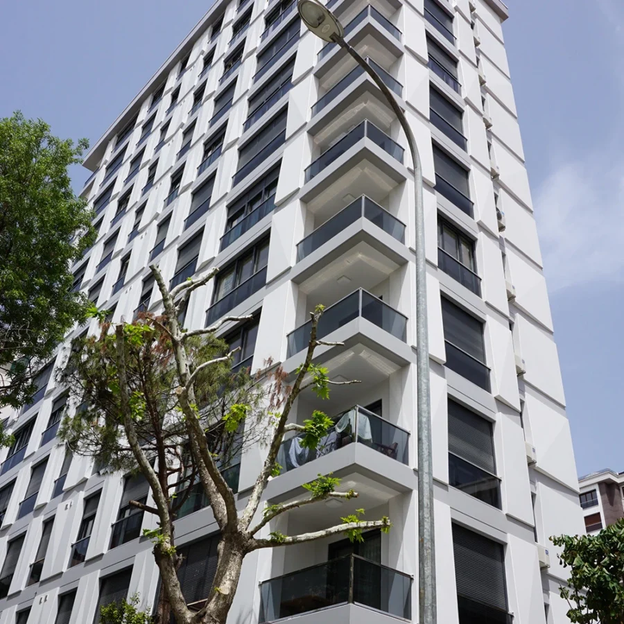 İzotim tarafından Beyaz Saray Apartmanı projesinde yapılan dış cephe uygulamaları