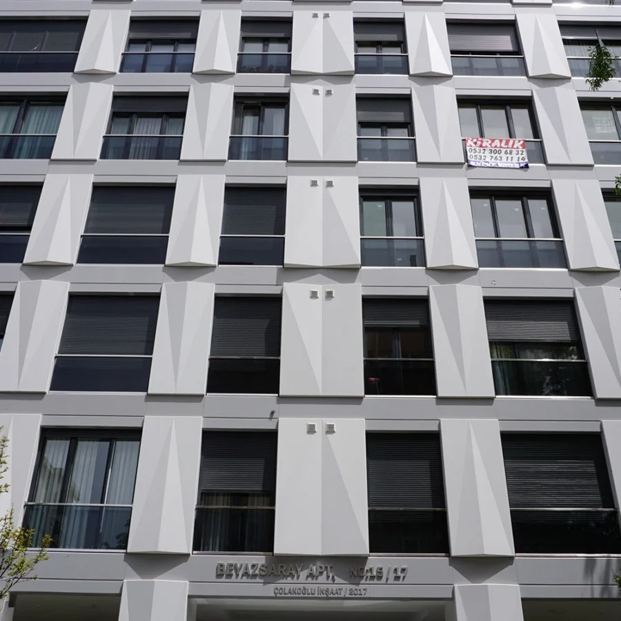 İzotim tarafından Beyaz Saray Apartmanı projesinde yapılan dış cephe uygulamaları