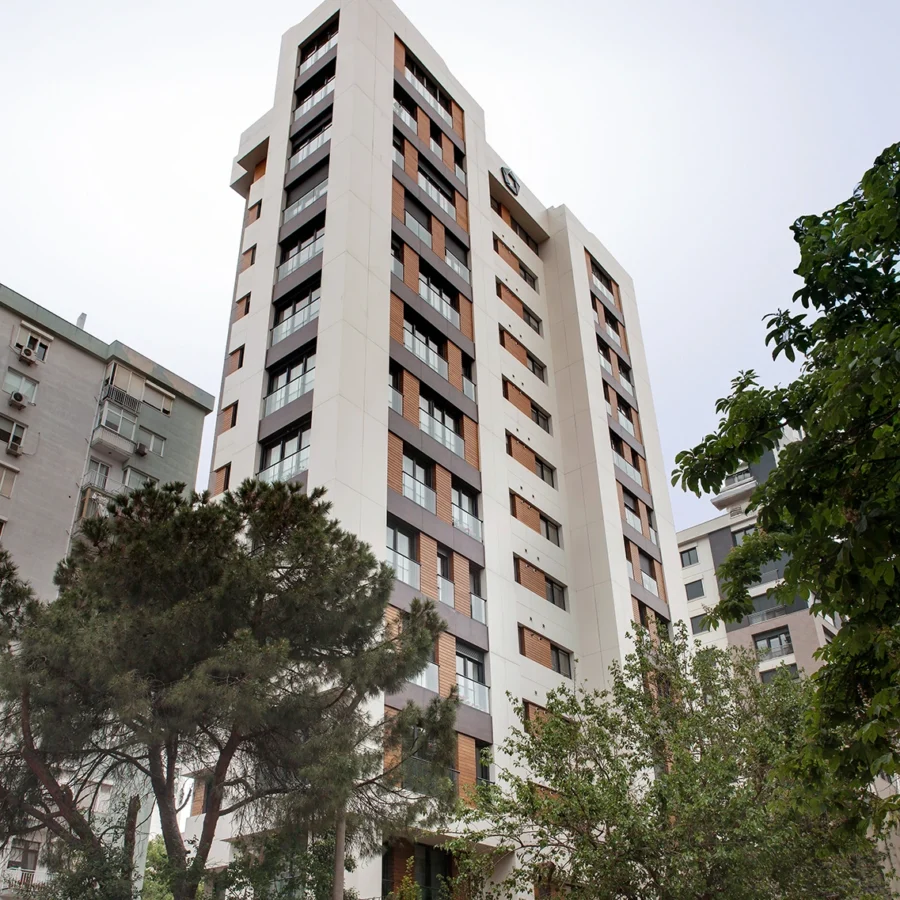 Von İzotim im Rahmen des Projekts „Çağ Apartmanı“ durchgeführte Fassadenarbeiten