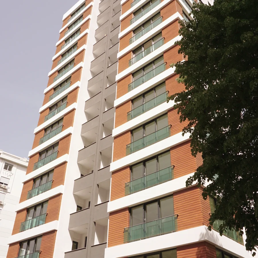 Von İzotim im Rahmen des Projekts „Çiçek Apartmanı“ durchgeführte Fassadenarbeiten