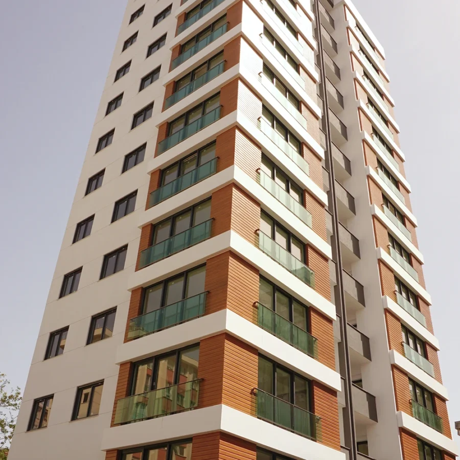Von İzotim im Rahmen des Projekts „Çiçek Apartmanı“ durchgeführte Fassadenarbeiten