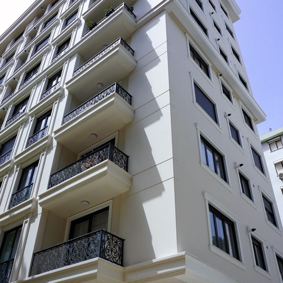 Von İzotim im Rahmen des Projekts „Deniz Apartmanı“ durchgeführte Fassadenarbeiten