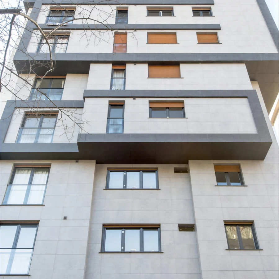 İzotim tarafından Dostlar Apartmanı projesinde yapılan dış cephe uygulamaları