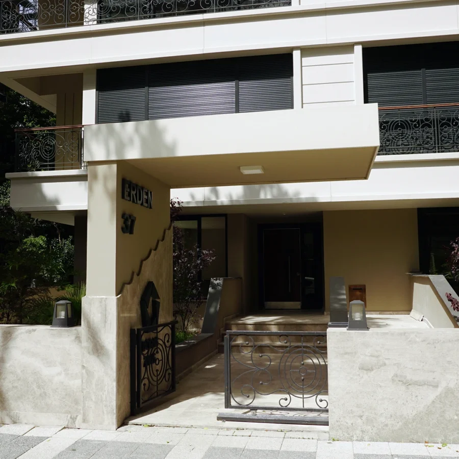 İzotim tarafından Erden Apartmanı projesinde yapılan dış cephe uygulamaları