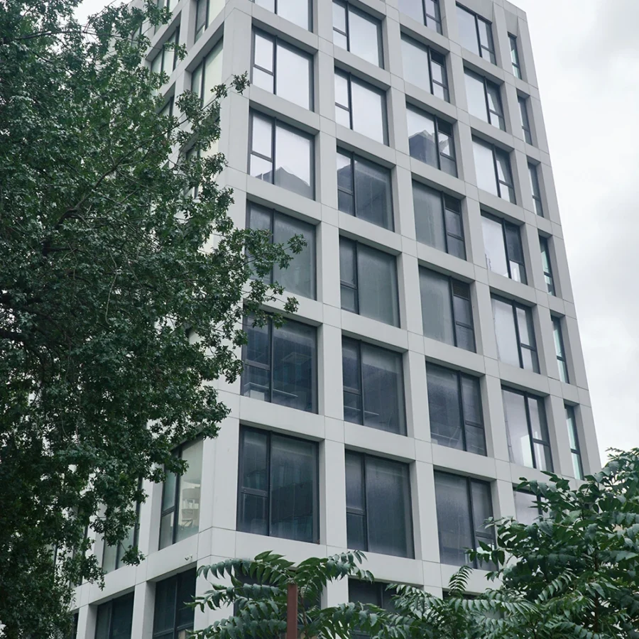 İzotim tarafından Göztepe E5 Plaza projesinde yapılan dış cephe uygulamaları