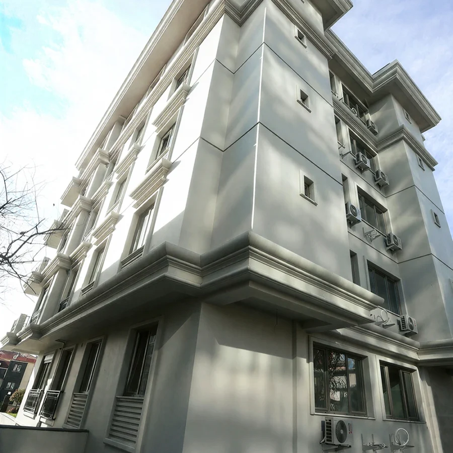 Von İzotim im Rahmen des Projekts „Gürpınar-Wohnblock“ durchgeführte Fassadenarbeiten