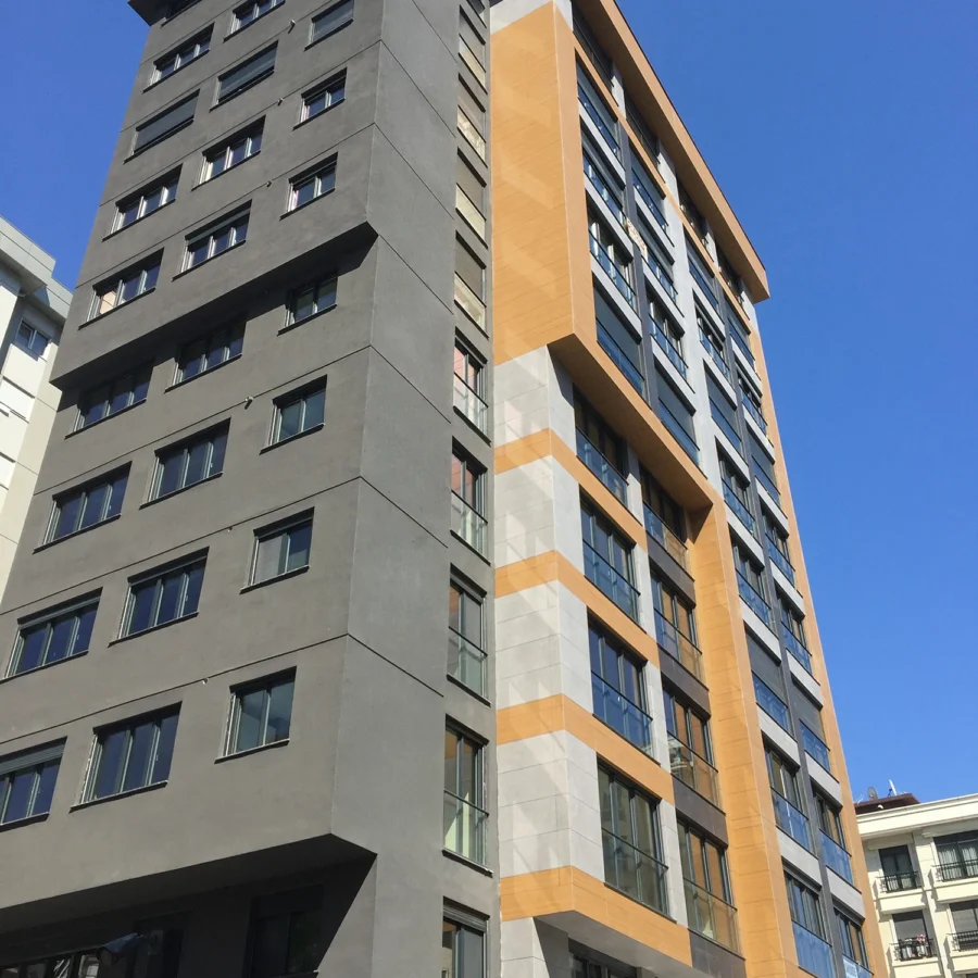 Von İzotim im Rahmen des Mumcuoğlu-Wohnblock-Projekts durchgeführte Fassadenarbeiten