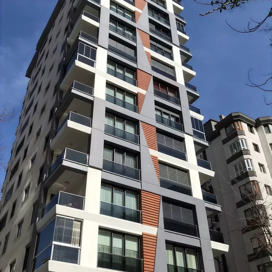 Von İzotim im Rahmen des Projekts „Rahmet-Wohnblock“ durchgeführte Fassadenarbeiten