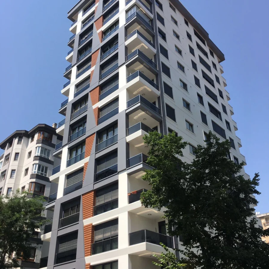 Von İzotim im Rahmen des Projekts „Rahmet-Wohnblock“ durchgeführte Fassadenarbeiten