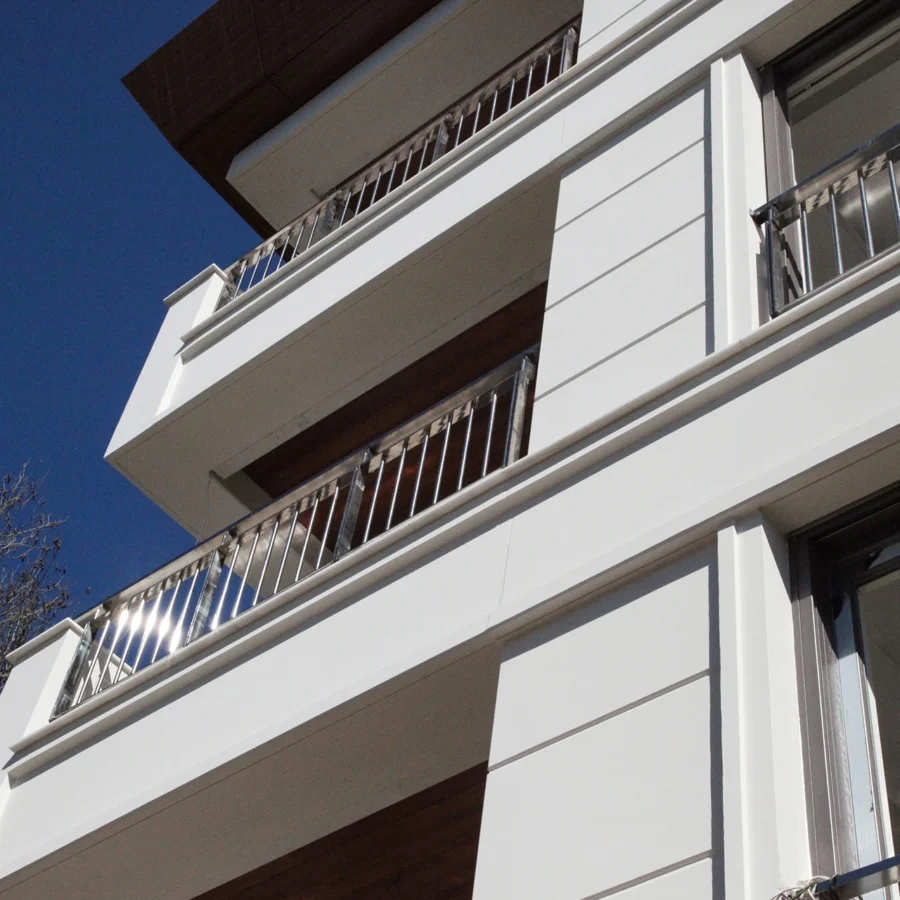 İzotim tarafından Sahil Yolu Apartmanı projesinde yapılan dış cephe uygulamaları