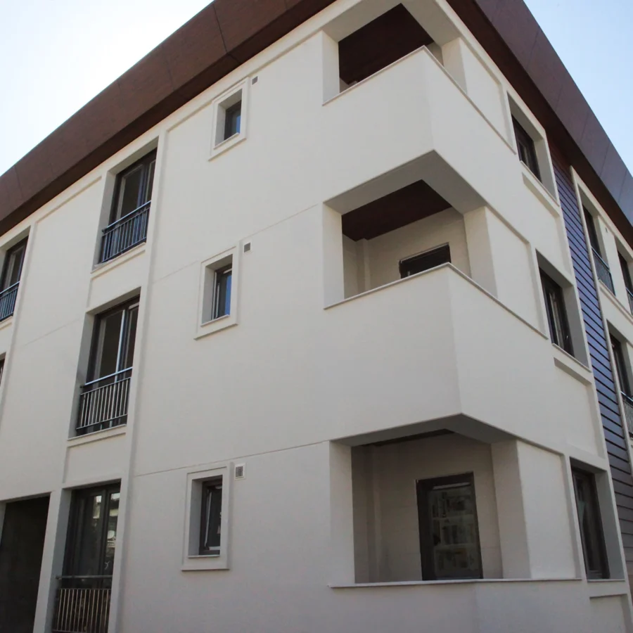 İzotim tarafından Sahil Yolu Apartmanı projesinde yapılan dış cephe uygulamaları