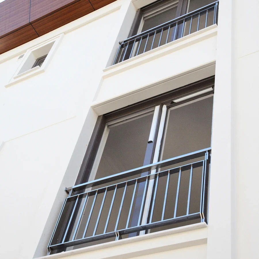 İzotim tarafından Sahil Yolu Apartmanı projesinde yapılan dış cephe uygulamaları