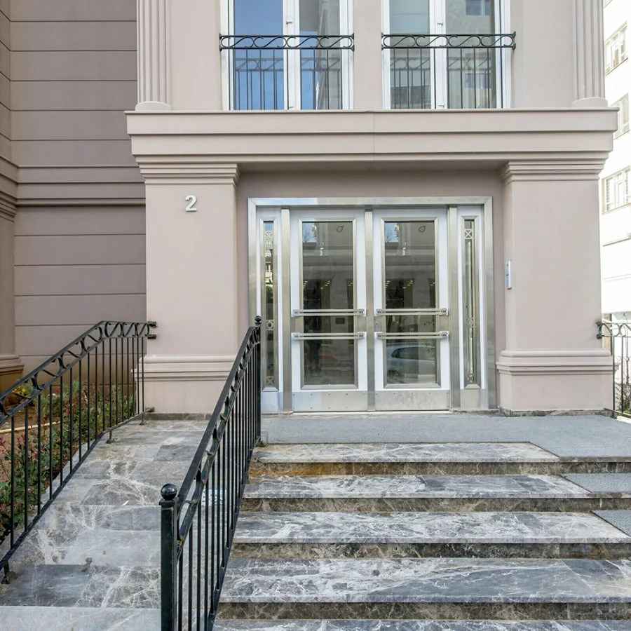 Von İzotim im Rahmen des Projekts „Şenman-Wohnblock“ durchgeführte Fassadenarbeiten