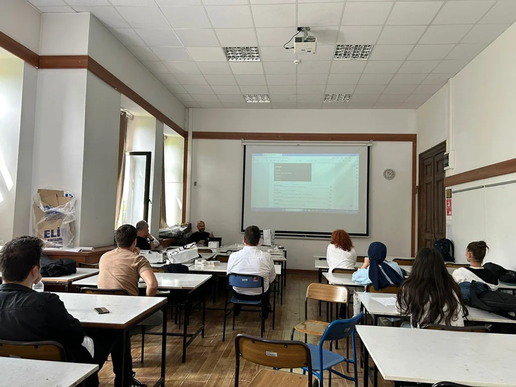 Salim Ünal, YTÜ Mimarlık Fakültesi Öğrencileriyle Seminerde Buluştu