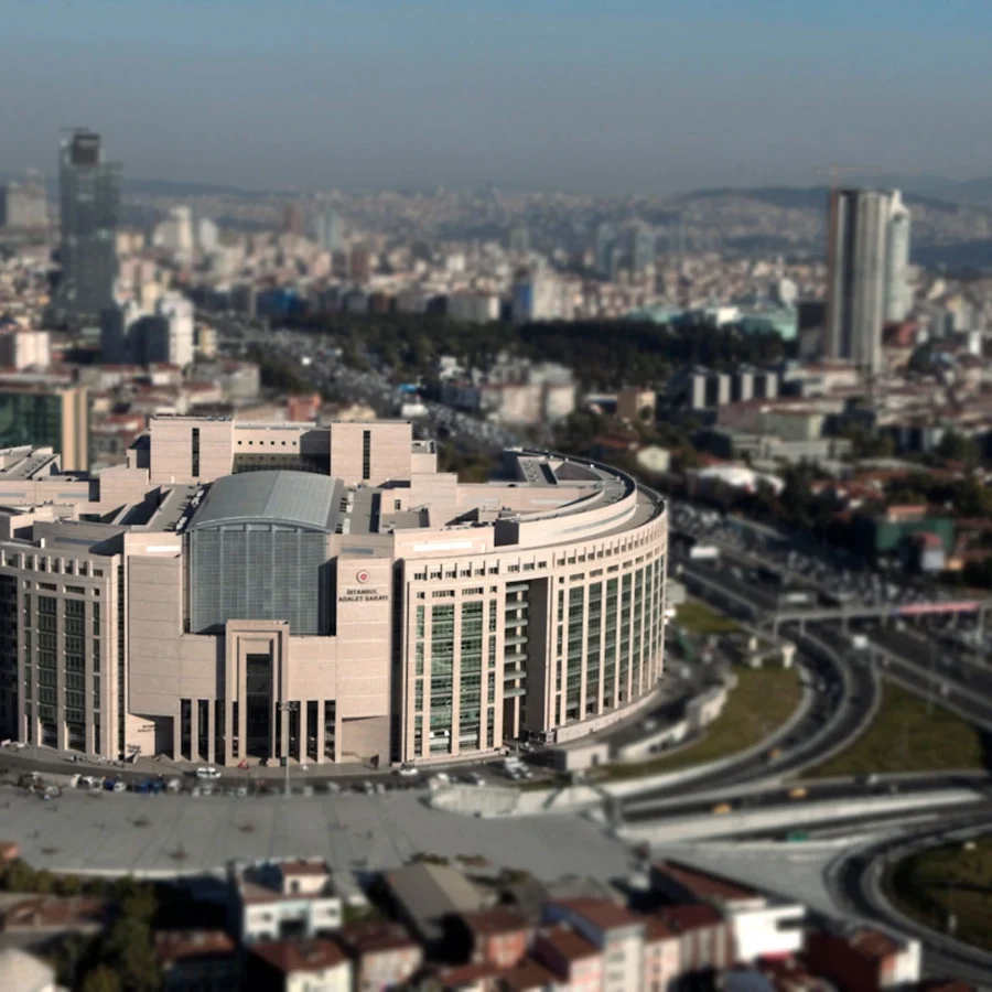 İzotim tarafından İstanbul Adalet Sarayı projesinde yapılan dış cephe uygulamaları
